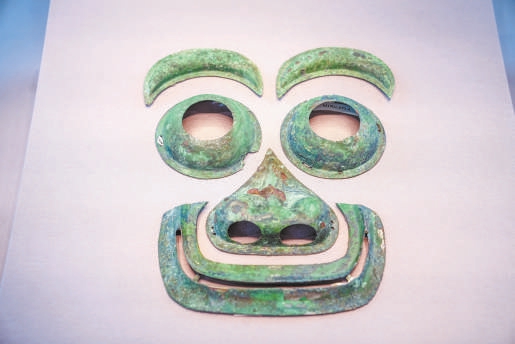 青銅組合人麵形飾 青銅組合人麵形飾