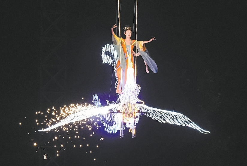 世界公園北京中秋國慶彩燈遊園會打造跨時空光影盛宴。 世界公園北京中秋國慶彩燈遊園會打造跨時空光影盛宴。