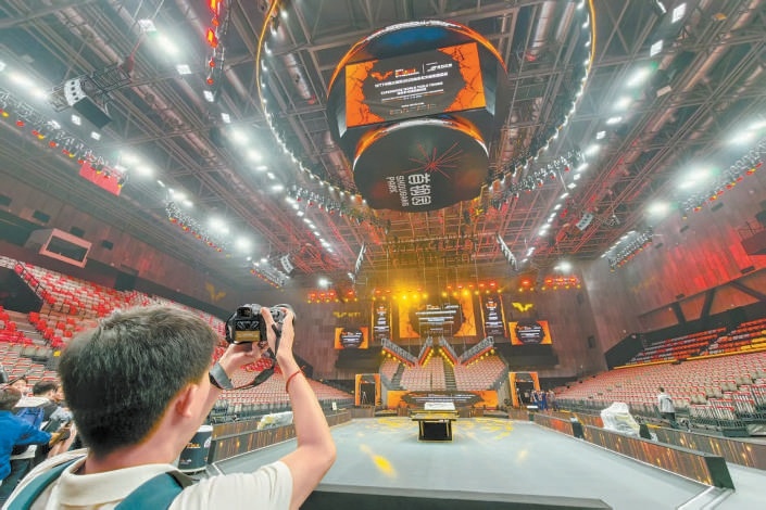 9月23日,八極場燈光、座椅等營造出動感的賽事氛圍。 9月23日,八極場燈光、座椅等營造出動感的賽事氛圍。