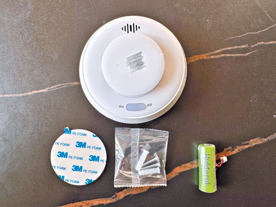 4G款的煙感報警器部件。 4G款的煙感報警器部件。