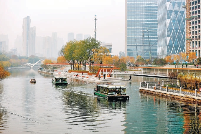 壩河遊船航線通航後,市民遊客可乘船前往城市副中心。 壩河遊船航線通航後,市民遊客可乘船前往城市副中心。