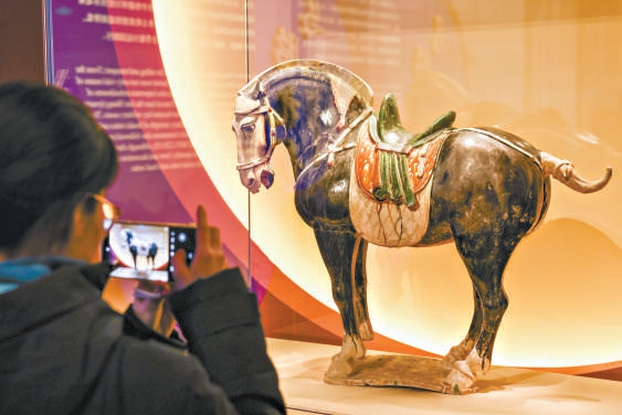 “躍馬揚鞭”展匯集與馬相關的珍貴文物。 “躍馬揚鞭”展匯集與馬相關的珍貴文物。