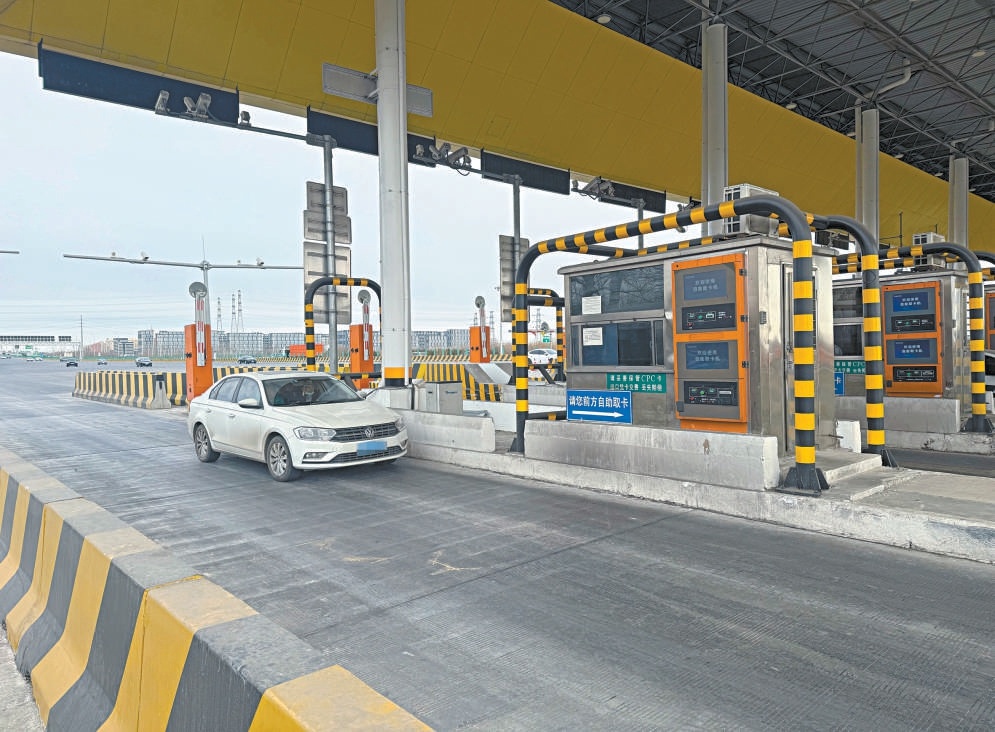 京台高速青雲店收費站自助車道首次投入春運。