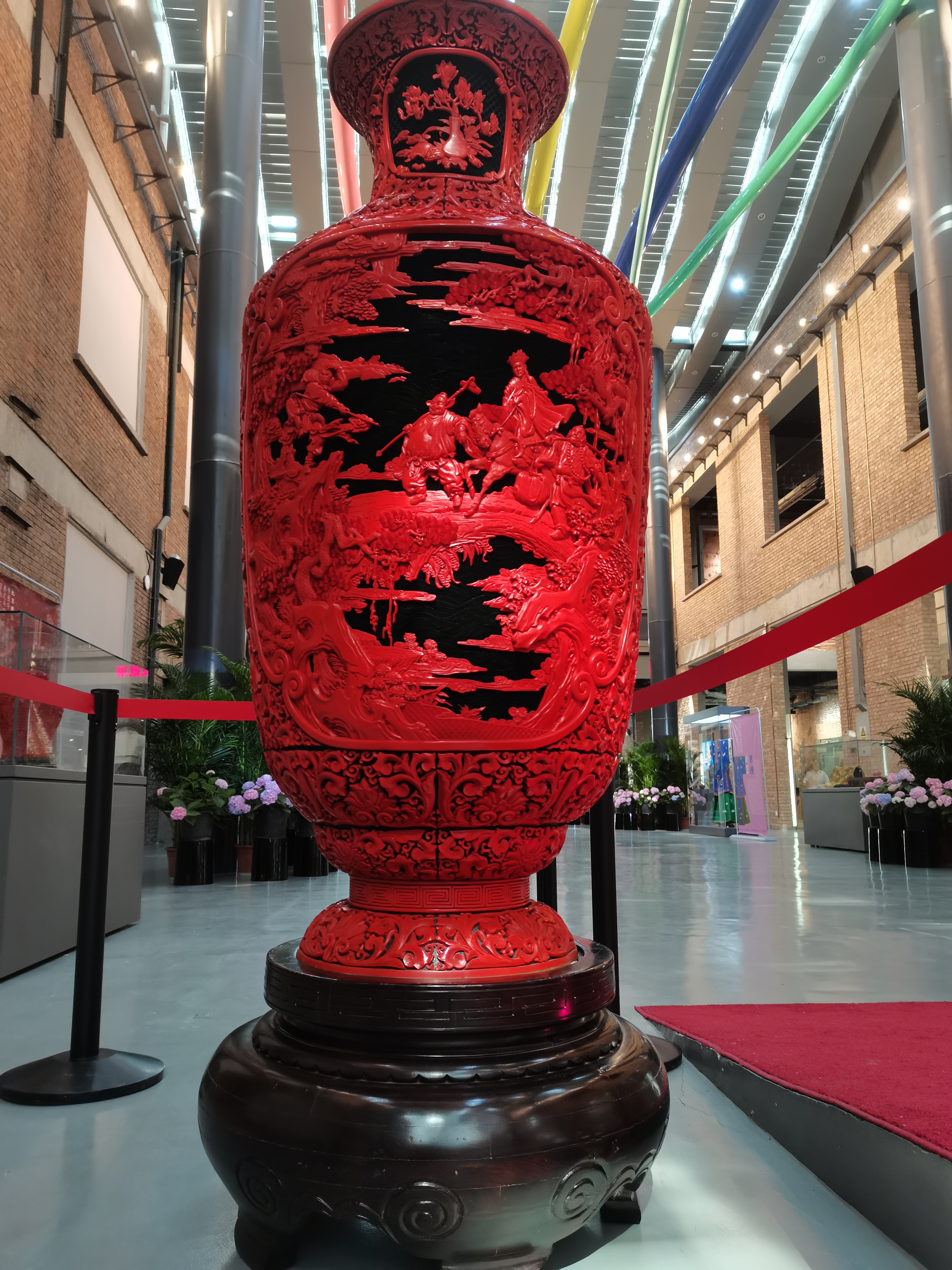 北京雕漆—剔紅四大名著花瓶