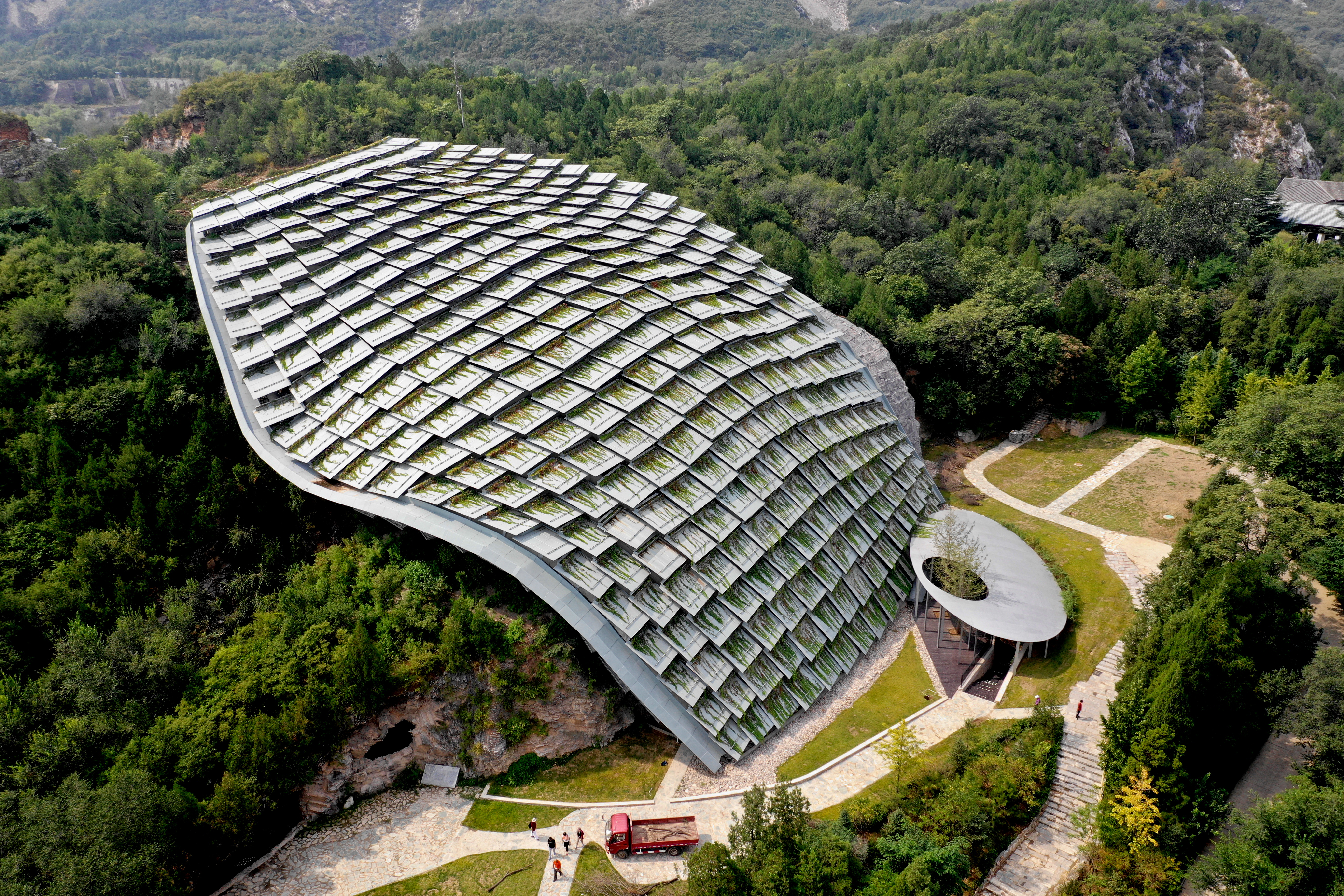 周口店遺址甲衣外景