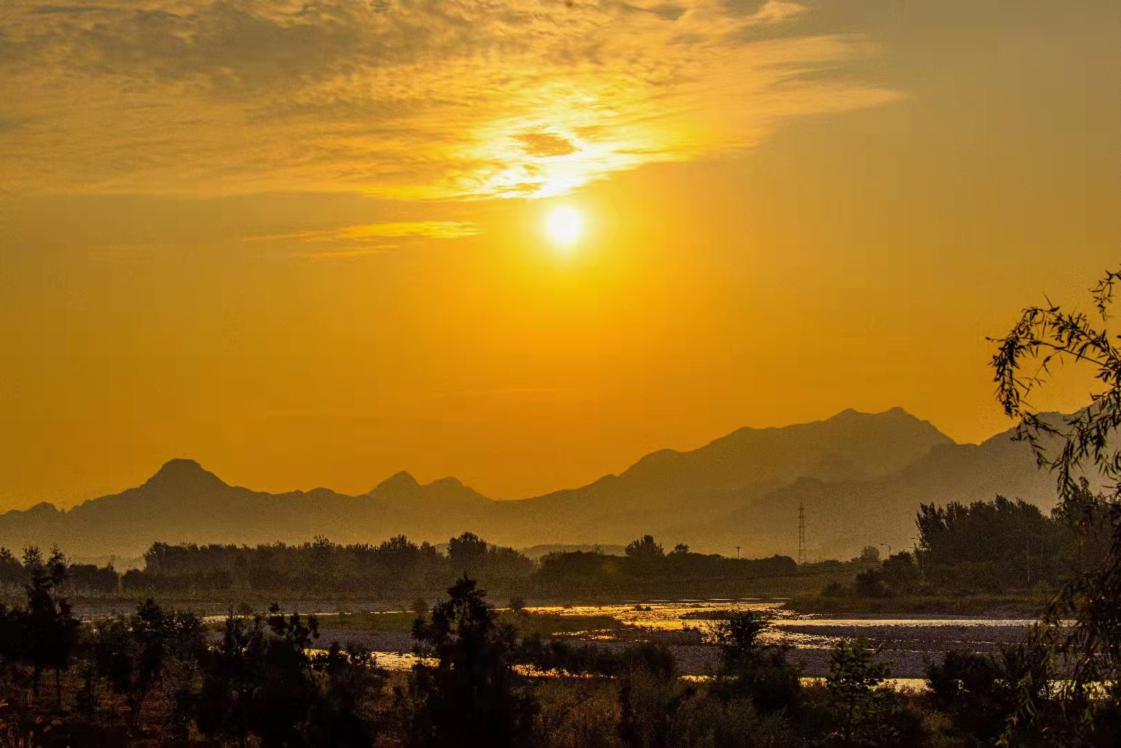 清水河畔風景美