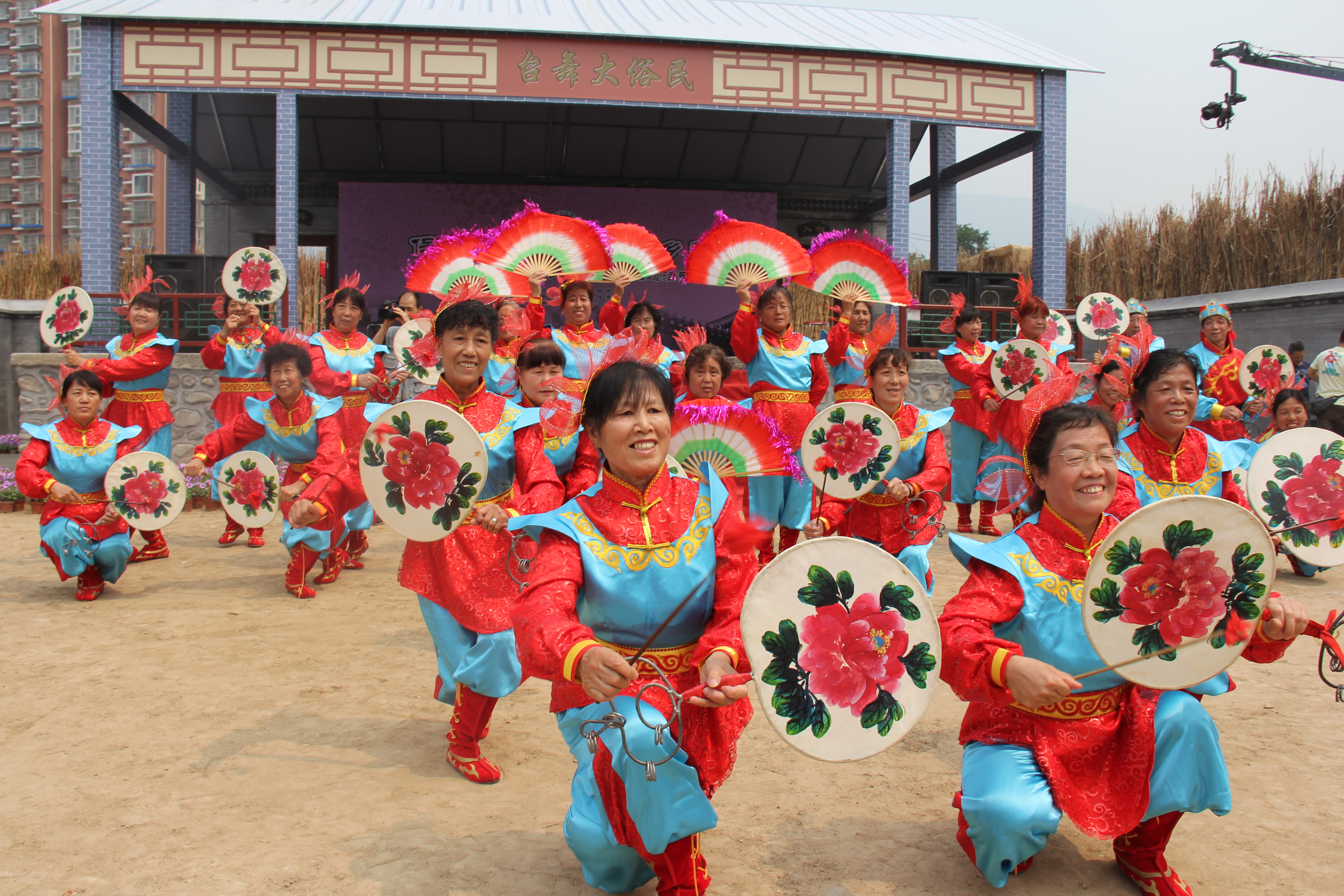 五裏坨民俗文化陳列館，非物質文化遺產日宣傳活動。在活動中表演了創新套路“三環套月”。