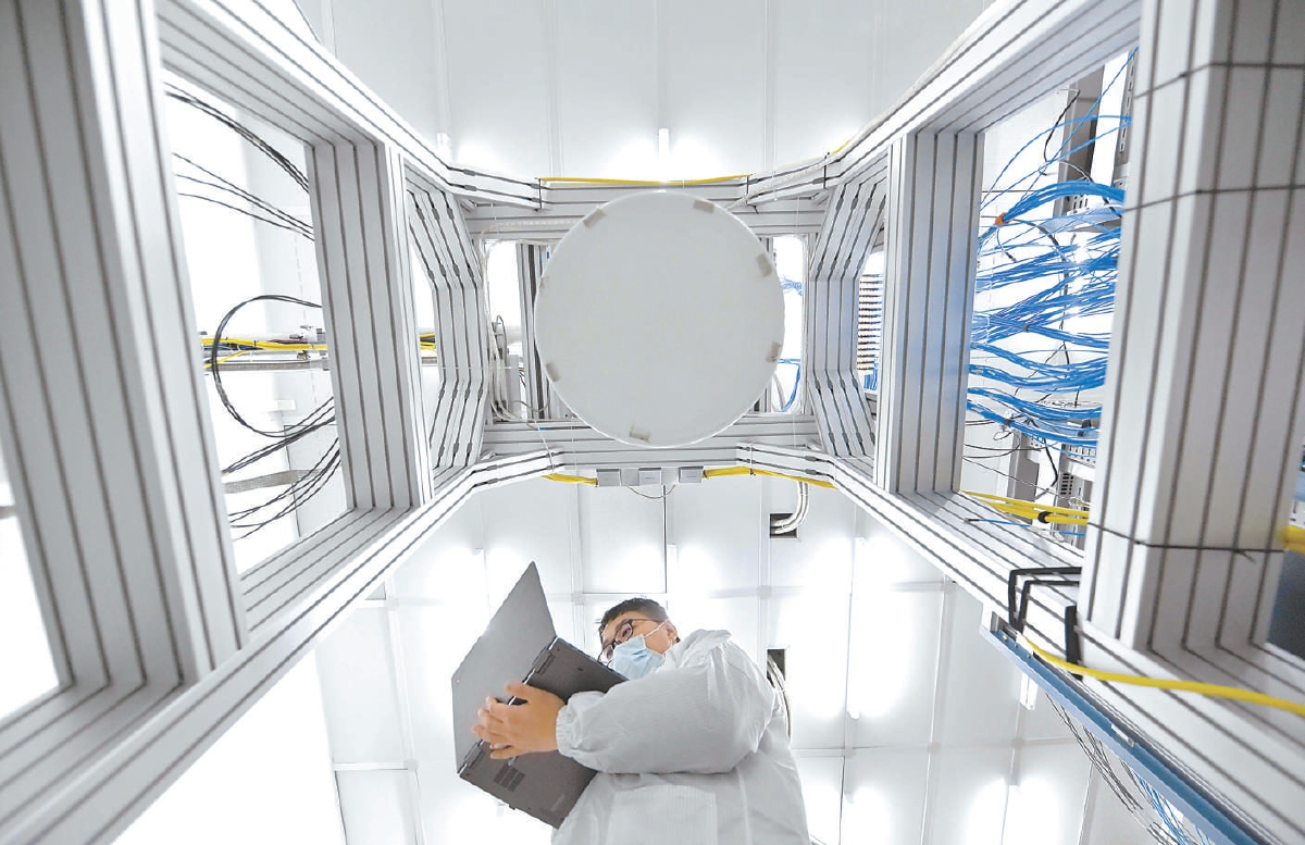 北京量子信息科學研究院，科研人員正在量子計算裝置下全力攻關。