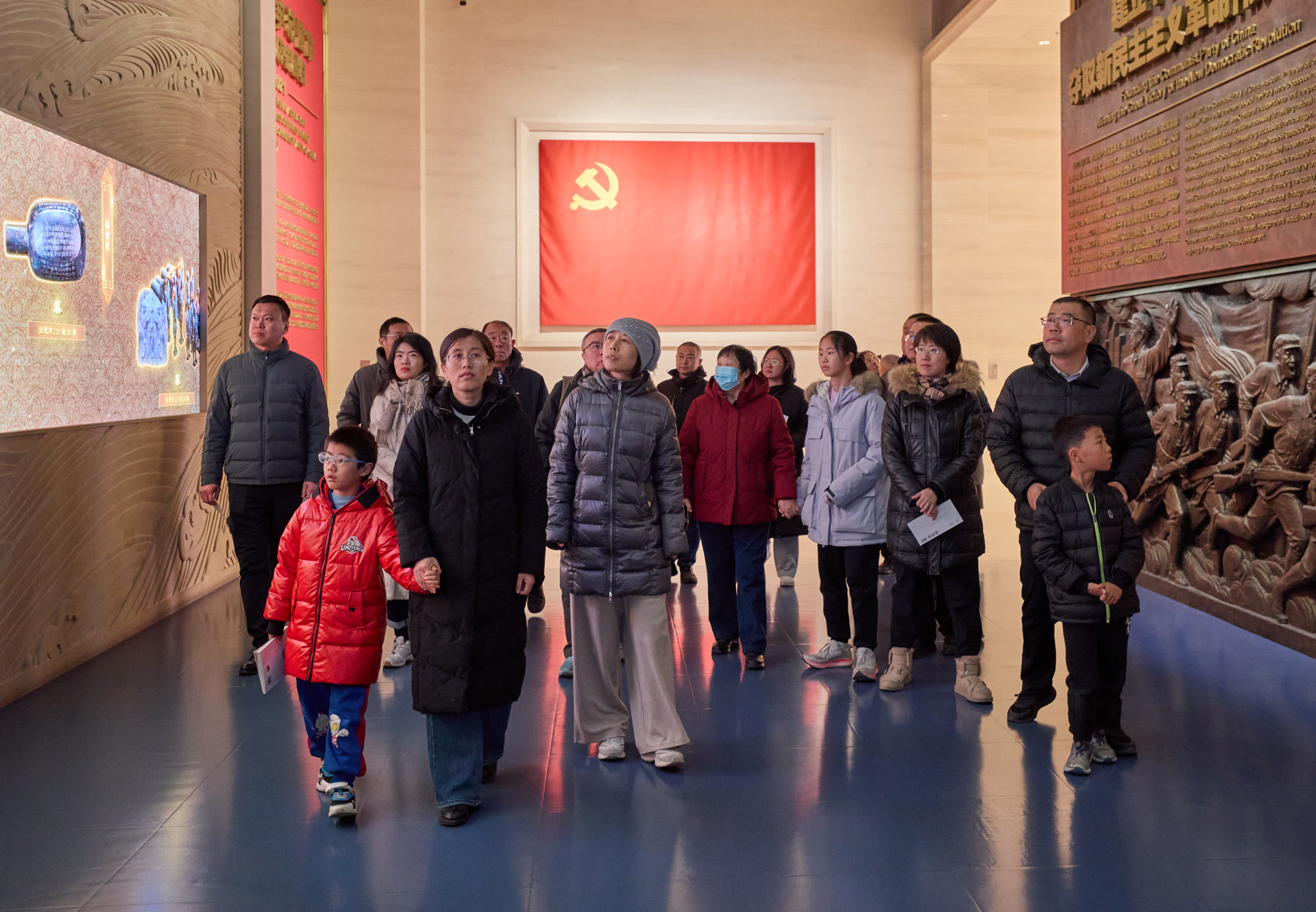 首批觀眾進館參觀 首批觀眾進館參觀