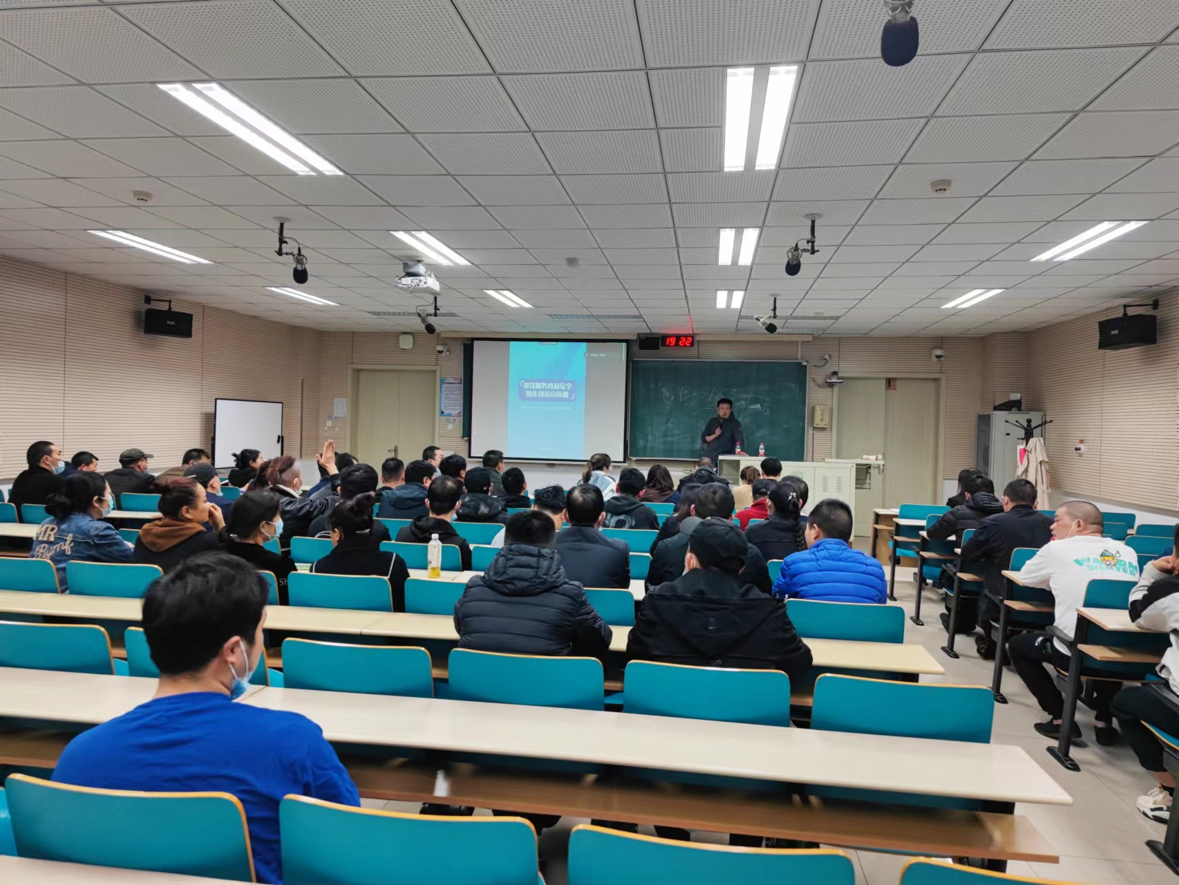 組織職工廣泛學習