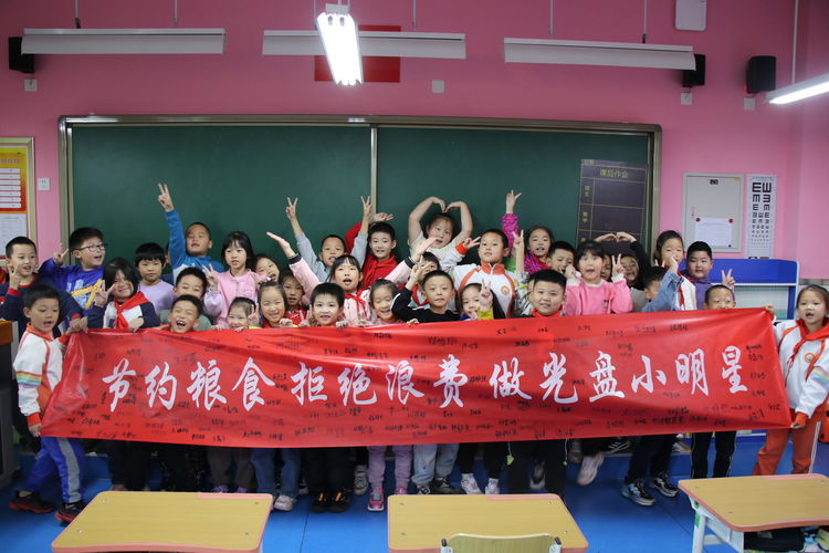 開展愛糧節糧承諾簽字活動