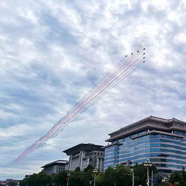 閱兵空中梯隊 劃過北京上空