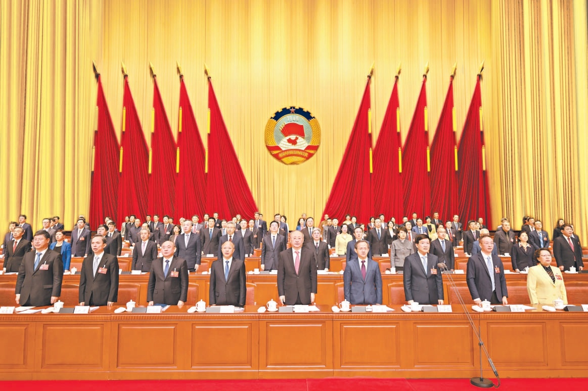 1月28日上午，市政協十四屆四次會議圓滿完成各項議程，勝利閉幕。圖為大會主席台。