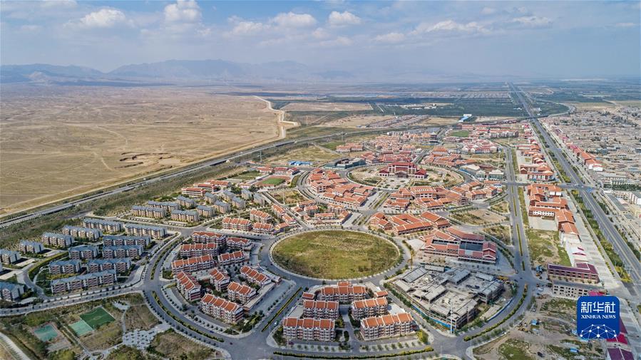 這是寧夏銀川市永寧縣閩寧鎮新鎮建設全景(2019年9月3日攝,無人機照片)。 這是寧夏銀川市永寧縣閩寧鎮新鎮建設全景(2019年9月3日攝,無人機照片)。