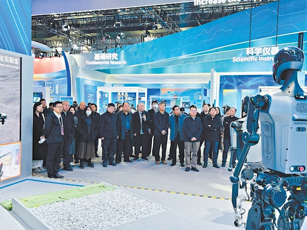 2025年3月28日，市政協科技教育委員會組織委員赴中關村國家自主創新示範區展示中心專題學習考察。