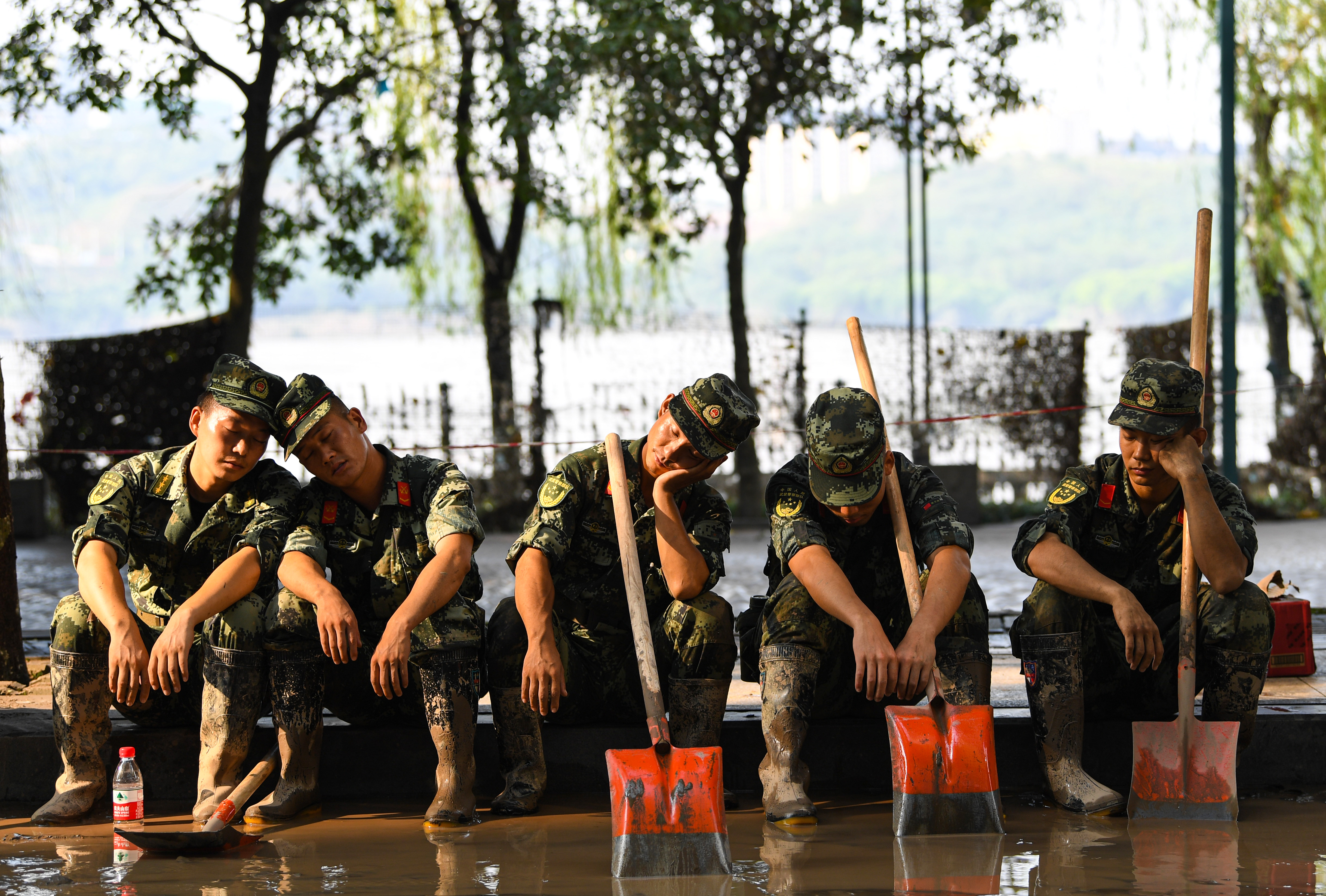 重慶災情多點爆發 武警官兵多線救援