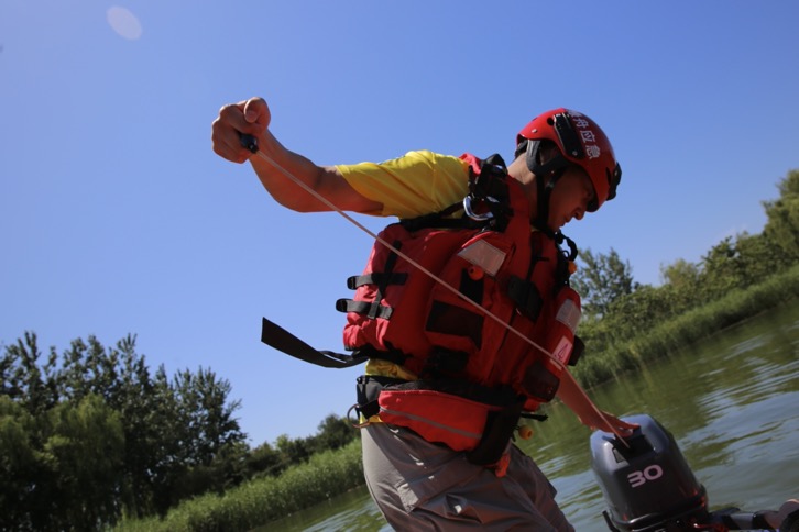 北京應急誌願者隊伍水域救援演練 北京應急誌願者隊伍水域救援演練