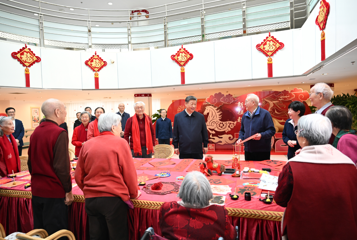 習近平總書記向全國各族人民拜年！