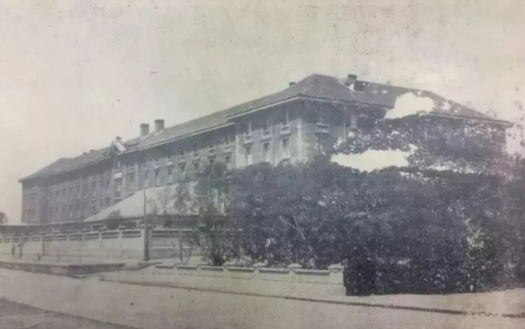 1919年5月3日晚，北大等高校學生在北大三院禮堂召開大會，決定把原定於5月7日的國恥日遊行提前到5月4日舉行。圖片來源：北京大學新聞網