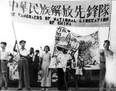 中華民族解放先鋒隊的代表前往醫院慰問受傷的29軍抗日將士。