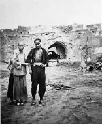 1937年，在宛平城被貝熙葉救治的男子和他的母親。