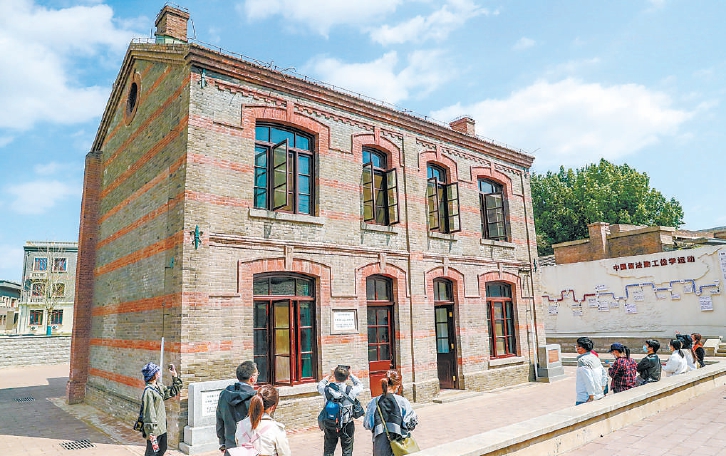 圖為長辛店留法勤工儉學預備班舊址和教員辦公室場景還原。