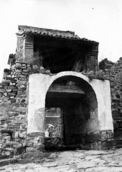 魚子山南城閣樓舊址。抗日戰爭時期，包森、李光漢等同誌曾在此地多次開會、指導工作。