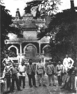 秘密交通線上的平西站交通員在香山碧雲寺合影