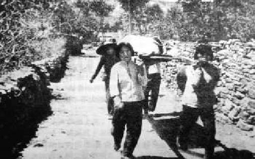 根據地婦女組成的擔架隊