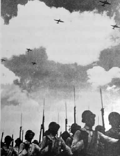 新成立的中國人民解放軍空軍編隊飛過天安門廣場上空。