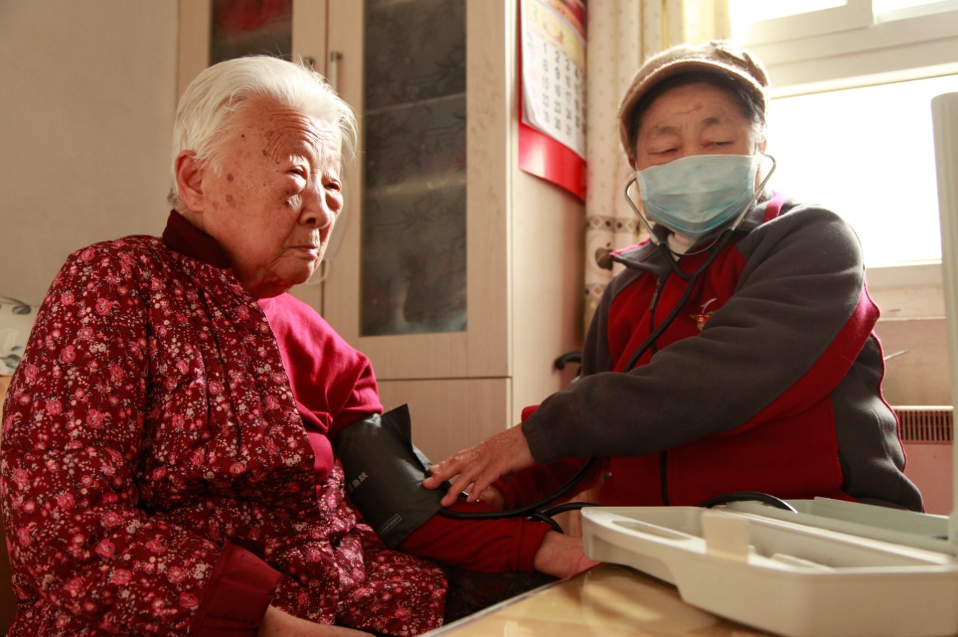 “我特別珍惜黨員身份！”申請12年如願入黨，退休仍熱心公益