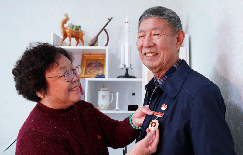 金聲與吳文祺結婚紀念日雙雙入黨 “責任感讓关键词2選擇了不那麽安逸的路”