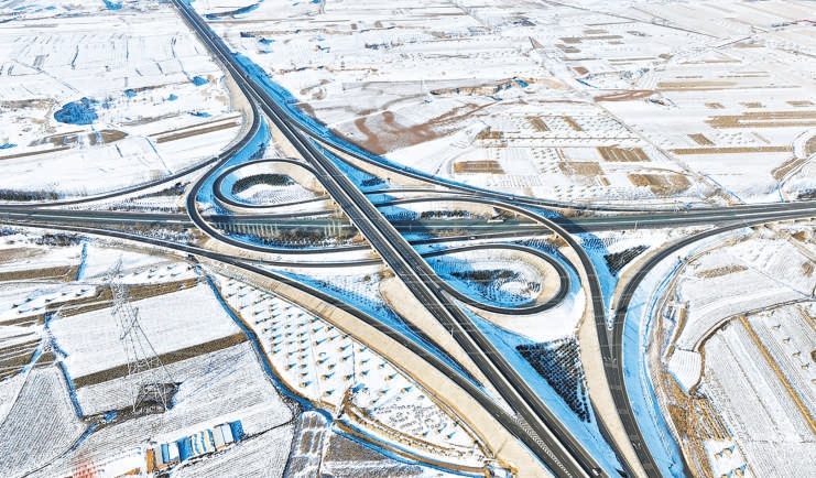 京蔚高速與張石高速樞紐互通。