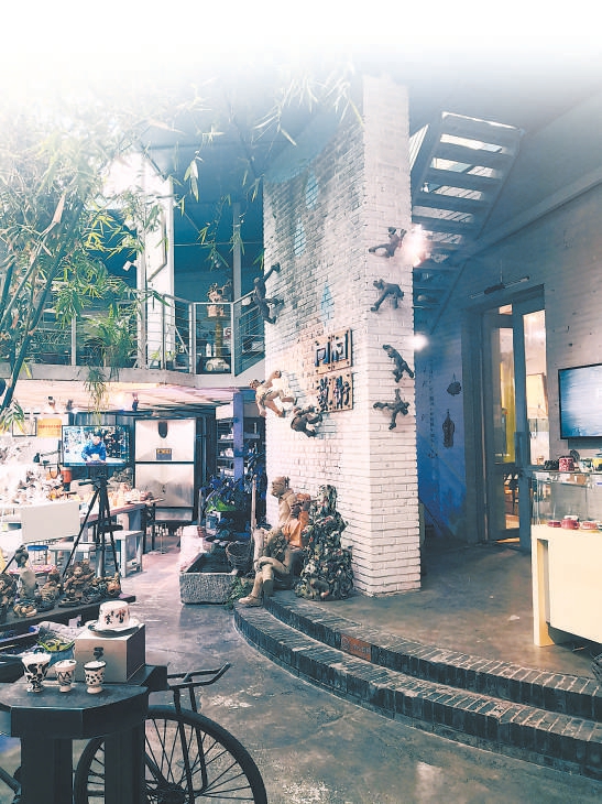 陶藝咖啡館裝修很有藝術感。