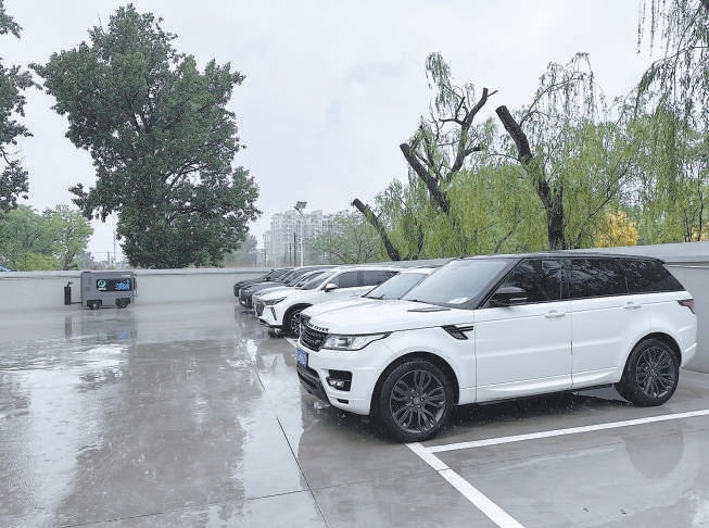 菜園改建為公共停車場。