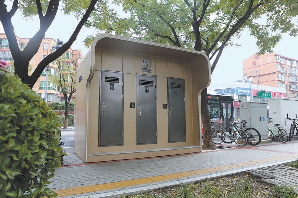 副中心首批采用“智能微水衝”新技術的試點公廁率先投入使用。