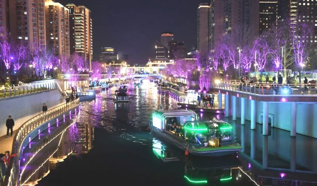 亮馬河兩岸夜景 亮馬河兩岸夜景