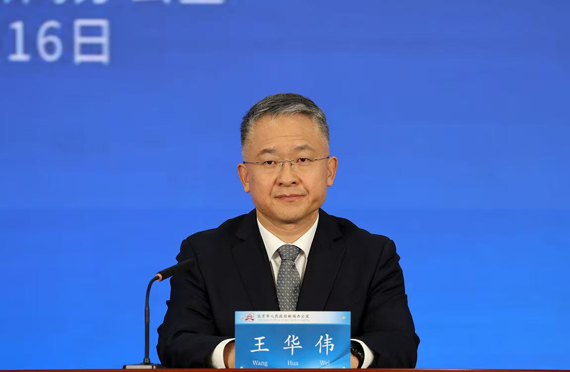 東城區在推動產業集聚、產城融合等方麵的創新做法和成就成果，以及進一步鍛造產業優勢，增強發展動能的思路和舉措。