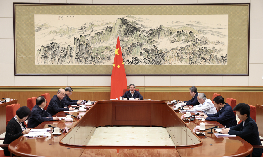 10月15日，國務院以“強化標準引領保障作用，以標準升級促進經濟高質量發展”為主題，進行第十六次專題學習。國務院總理李強主持學習。